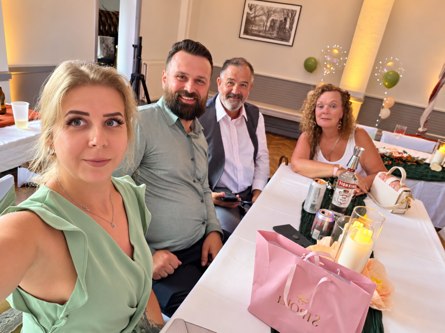 Table selfie